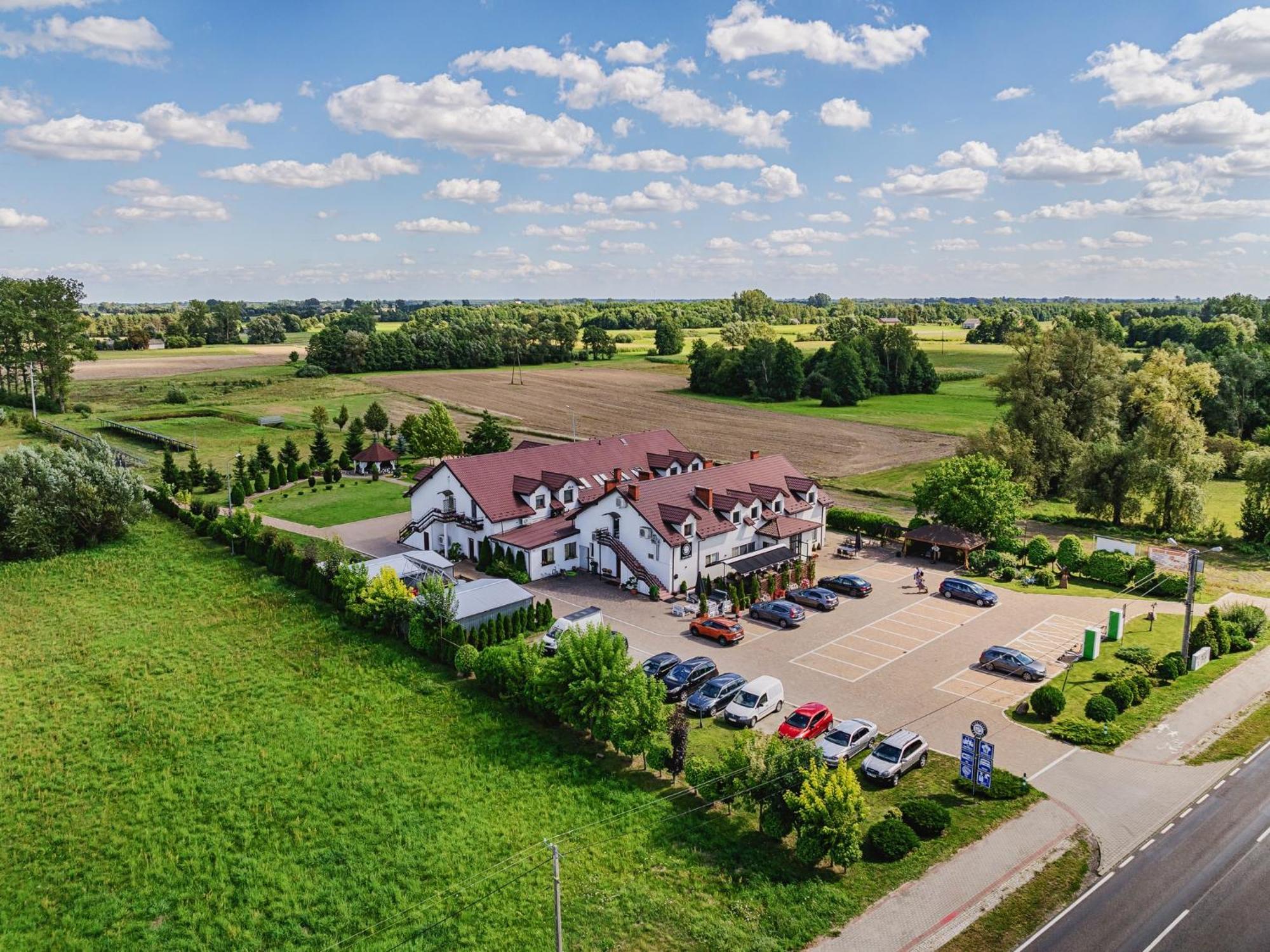Bed and Breakfast Gosciniec Zacisze I Blisko A2 Dabie-Uniejow I Restauracja Esterno foto
