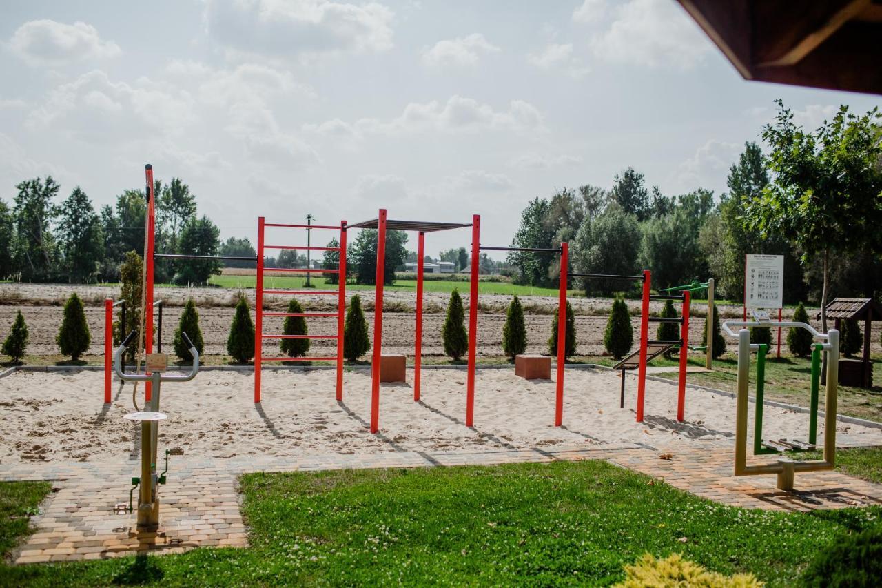Bed and Breakfast Gosciniec Zacisze I Blisko A2 Dabie-Uniejow I Restauracja Esterno foto